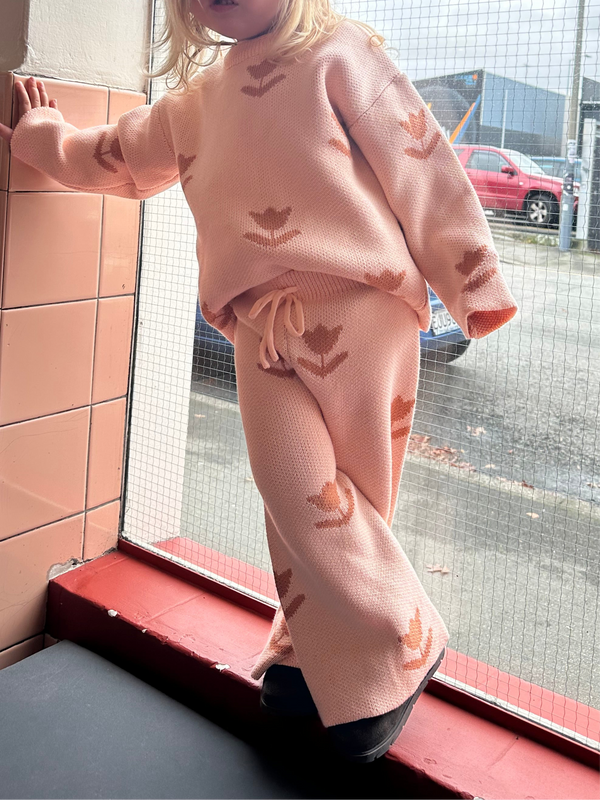 Tulip knit pants